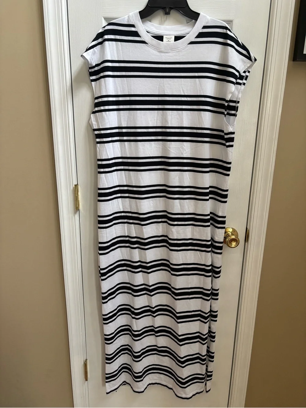 Abercrombie & Fitch Black & White Striped T-shirt Maxi Dress, Size Mtall, NWOT